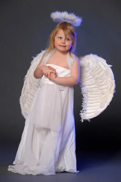 天使服装的女孩 — 图库照片