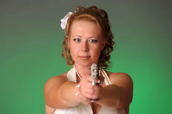 Nevěsta s pistolí — Stock fotografie