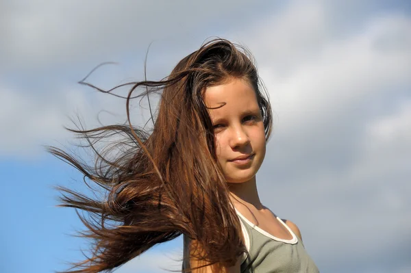 Cheveux balayés par le vent — Photo