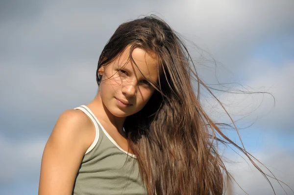 Cheveux balayés par le vent — Photo