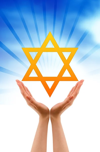 Mão segurando uma estrela judaica — Fotografia de Stock