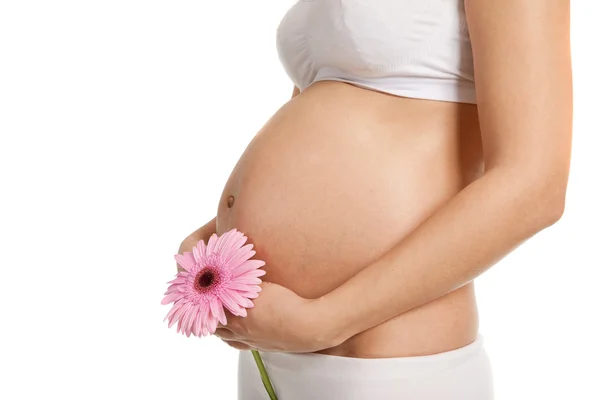 Kobieta w ciąży z kwiatem — Zdjęcie stockowe