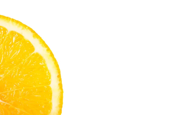 Una fetta d'arancia. isolato su bianco — Foto Stock