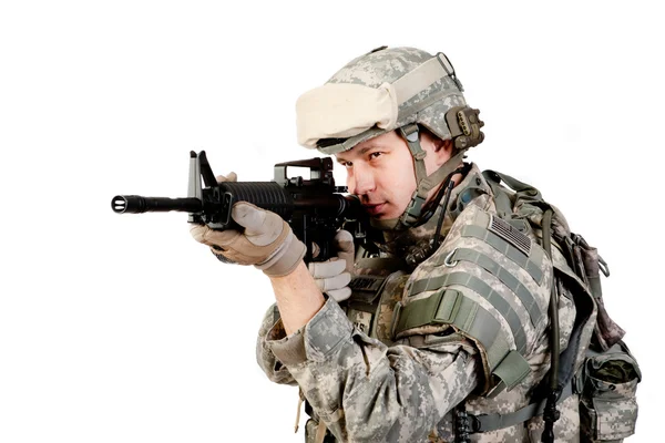 Soldato con fucile su sfondo bianco — Foto Stock