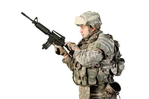 Żołnierz z karabinu na białym tle — Zdjęcie stockowe
