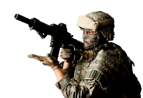 Soldat med gevär på vit bakgrund — Stockfoto