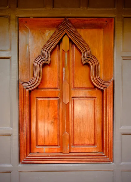 Estilo tailandês janela do templo de madeira — Fotografia de Stock