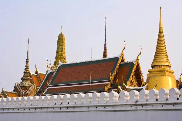 Zlatý buddha chrám v luxusním paláci, Thajsko — Stock fotografie