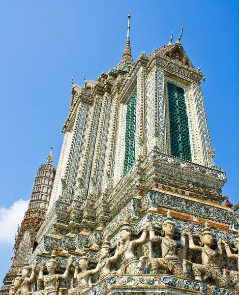 ワット ・ アルンラーチャワラーラーム、バンコク - タイでの古代寺院 — ストック写真