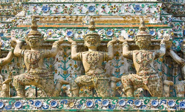 Statua custode (yak) al tempio Wat Arun — Foto Stock