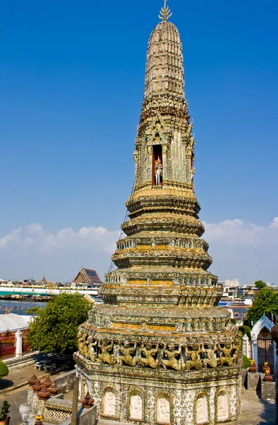 Der antike Tempel in wat arun, bangkok - thailand — Stockfoto