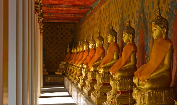 Socha Buddhy na wat arun bangkok Thajsko — Stock fotografie