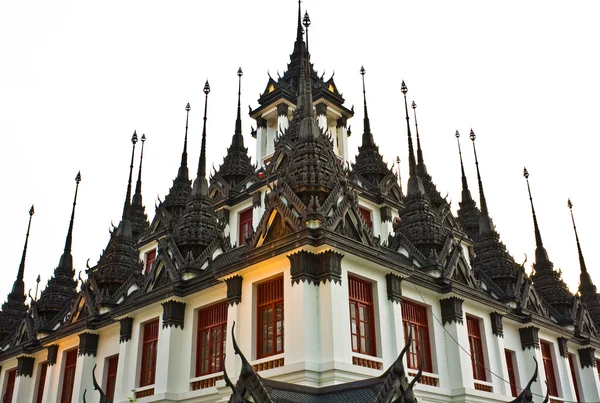 タイバンコク loha プラサート ・金属宮殿というワット ratchanada — ストック写真