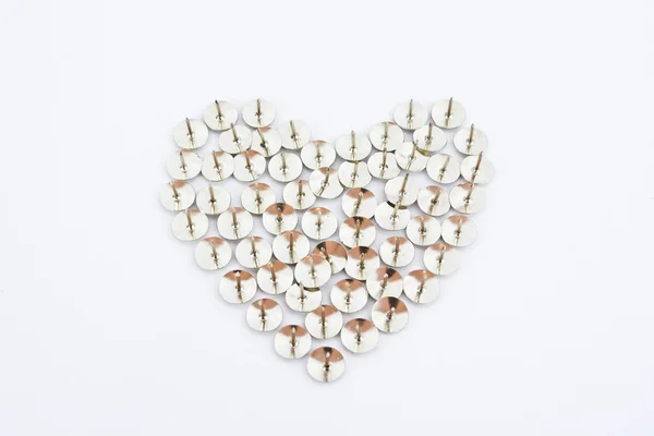 Corazón hecho de chincheta. falso — Foto de Stock