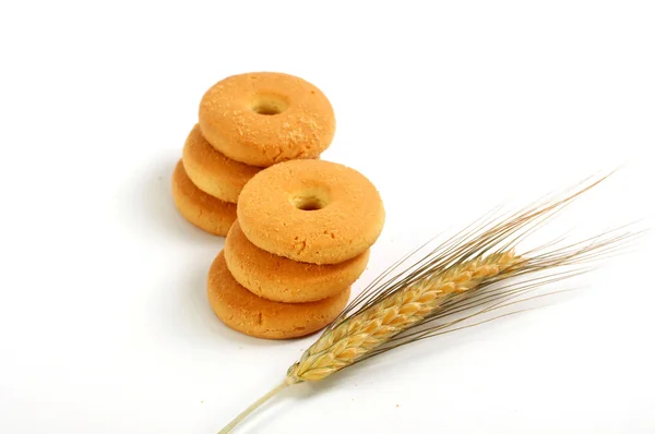 Due colonne di biscotti su sfondo bianco — Foto Stock