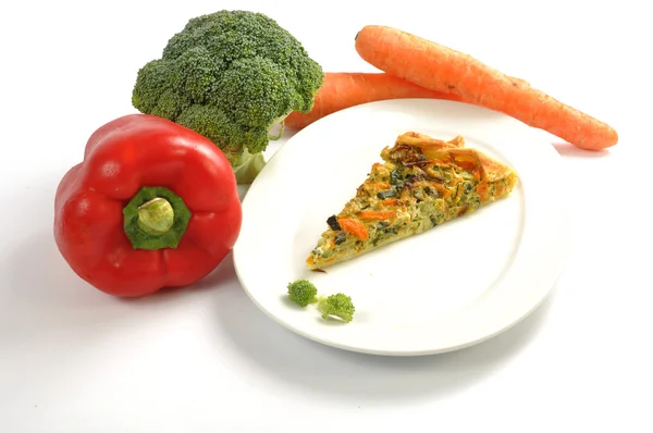 Pastel de verduras con brócoli y pepperoni —  Fotos de Stock
