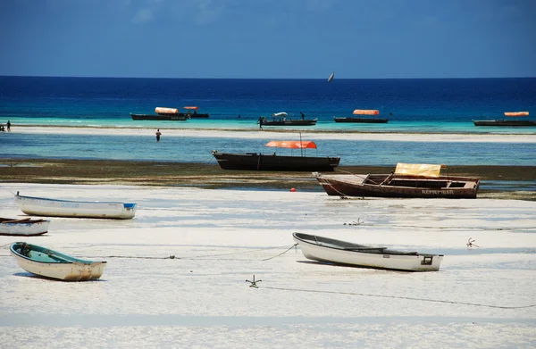 Boats on the beach of Zanzibar — Stock Photo, Image