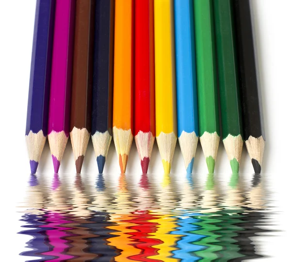 Crayons de couleur isolés sur le fond blanc — Photo