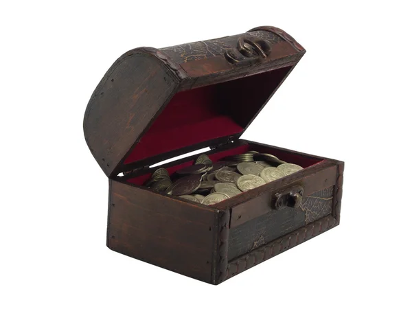 Peito de madeira antiquário com moedas — Fotografia de Stock