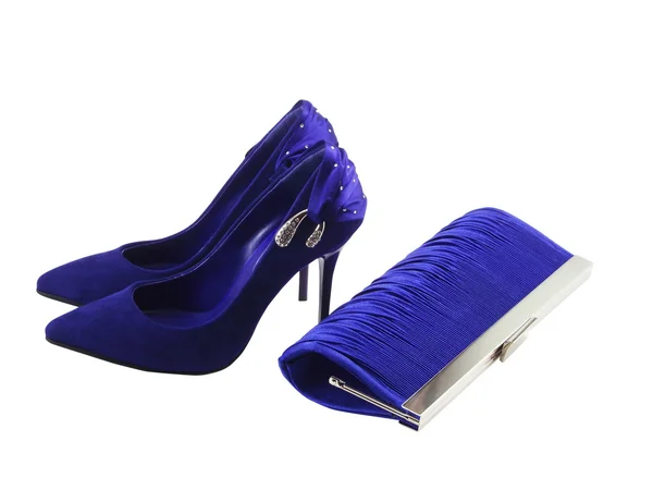 Sapatos femininos azuis escuros em um salto alto e saco de embreagem — Fotografia de Stock