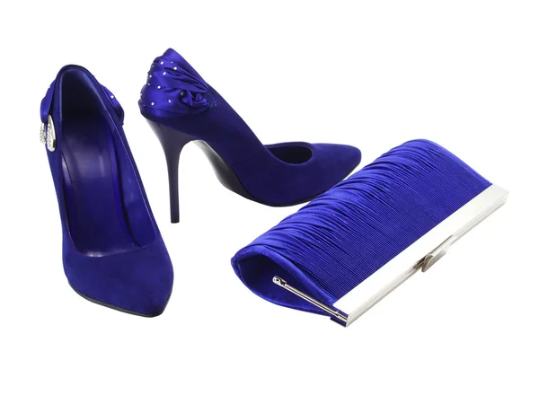 Sapatos femininos azuis escuros em um salto alto e saco de embreagem — Fotografia de Stock