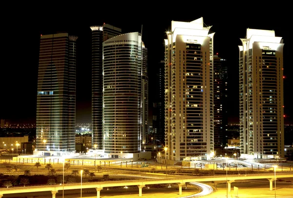 在黑夜时间的城市景观。迪拜 — 图库照片