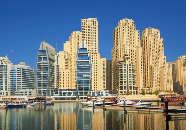 Město stvol na léto. panoramatické scény, Dubaj. — Stock fotografie
