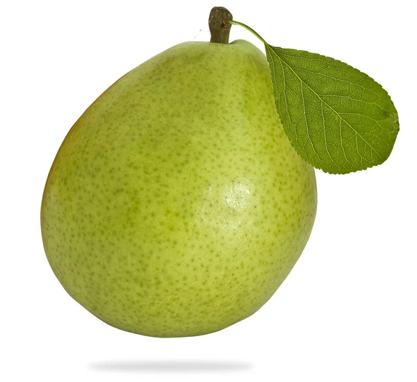 Pear with green leaf isolated — Zdjęcie stockowe
