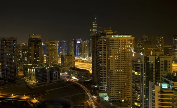 Escape da cidade à noite. Dubai — Fotografia de Stock