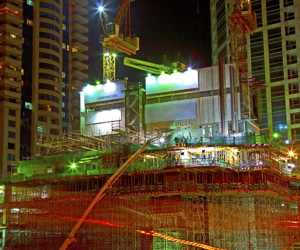 Construção noturna — Fotografia de Stock