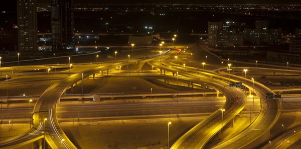Trafiken på natten vägen — Stockfoto