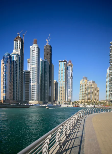 Kasaba scape de yaz. Dubai Yat Limanı. — Stok fotoğraf