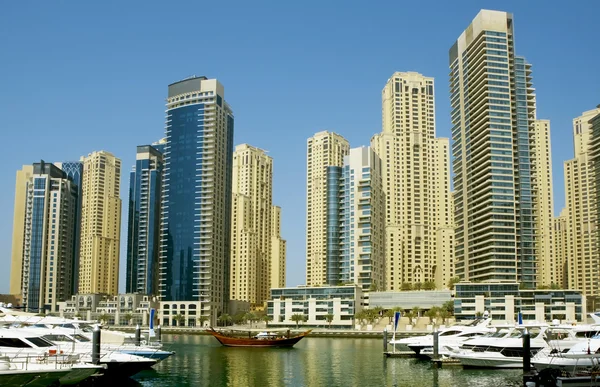 Kasaba scape de yaz. Dubai Yat Limanı. — Stok fotoğraf