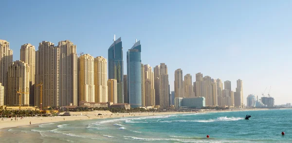 Plaża w Dubaju. panoramiczny widok. — Zdjęcie stockowe