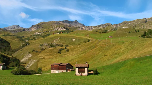 Evin yakınındaki dağlarda. İsviçre — Stok fotoğraf