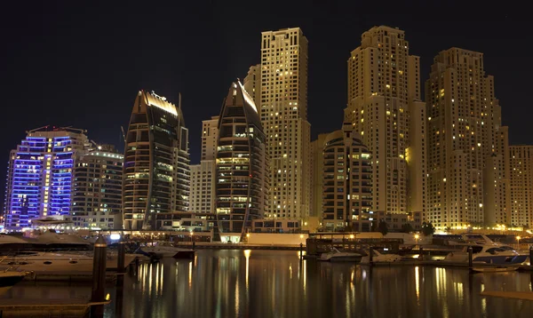 Paesaggio urbano di notte. Scena panoramica, Dubai . — Foto Stock