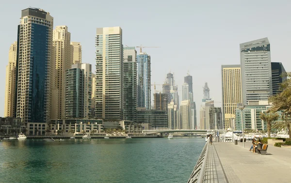 Paisaje urbano en verano. Escena panorámica, Dubai . — Foto de Stock
