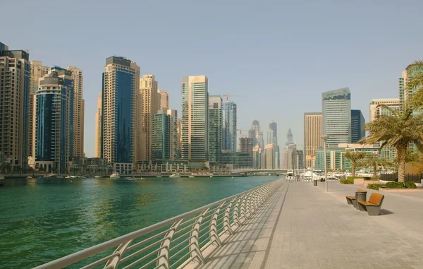 Město stvol na léto. panoramatické scény, Dubaj. — Stock fotografie