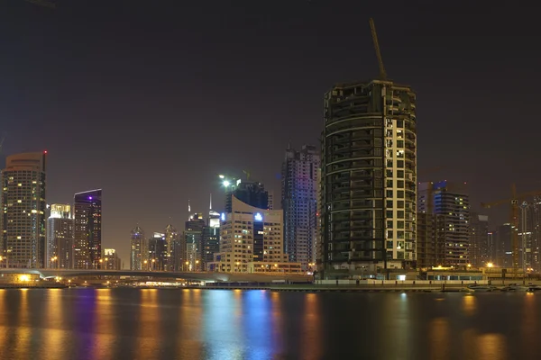 在夜晚，迪拜市 — 图库照片