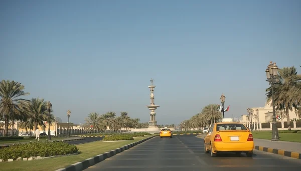 シャールジャで幹線道路。アラブ首長国連邦 — ストック写真