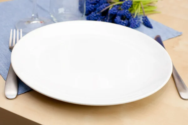 Empty Plate in Restaurant — Stock Photo, Image