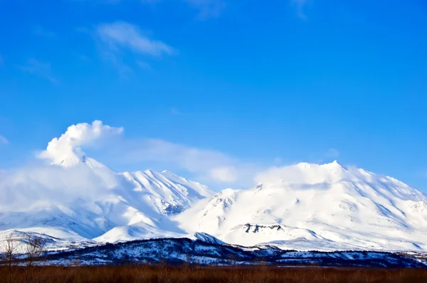 Όμορφο ηφαίστειο το χειμώνα — Φωτογραφία Αρχείου