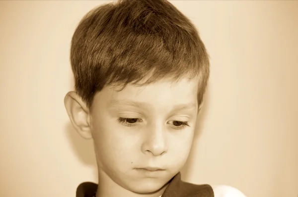 Souriant, mignon portrait de garçon de cinq ans — Photo