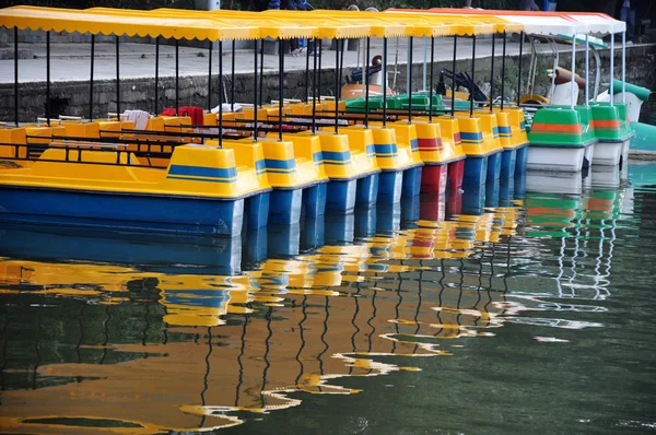 Kleurrijke boten — Stockfoto