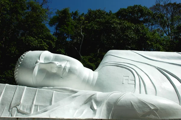 Lying Buddha sculpture — Stock Photo, Image