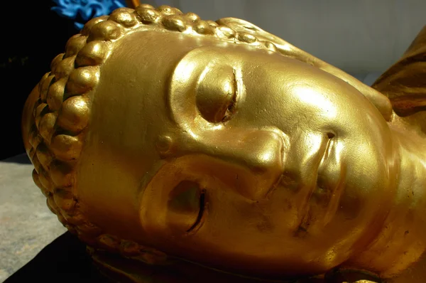 Golden Buddha head — Stock Photo, Image