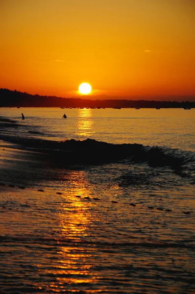 Пейзаж восхода солнца на пляже — стоковое фото