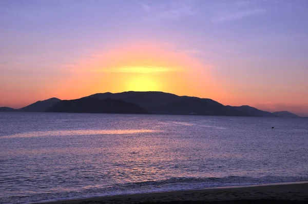 Пейзаж сходу сонця на пляжі — стокове фото