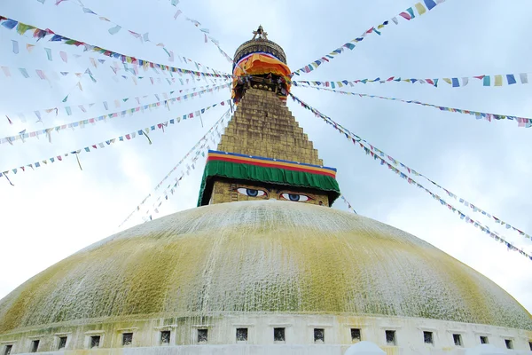 Bouddhanath stupa en gebed vlaggen in kathmandu, nepal — Stockfoto