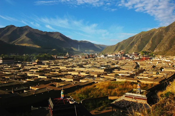 Panoráma nyílik a híres tibeti lamasery — Stock Fotó